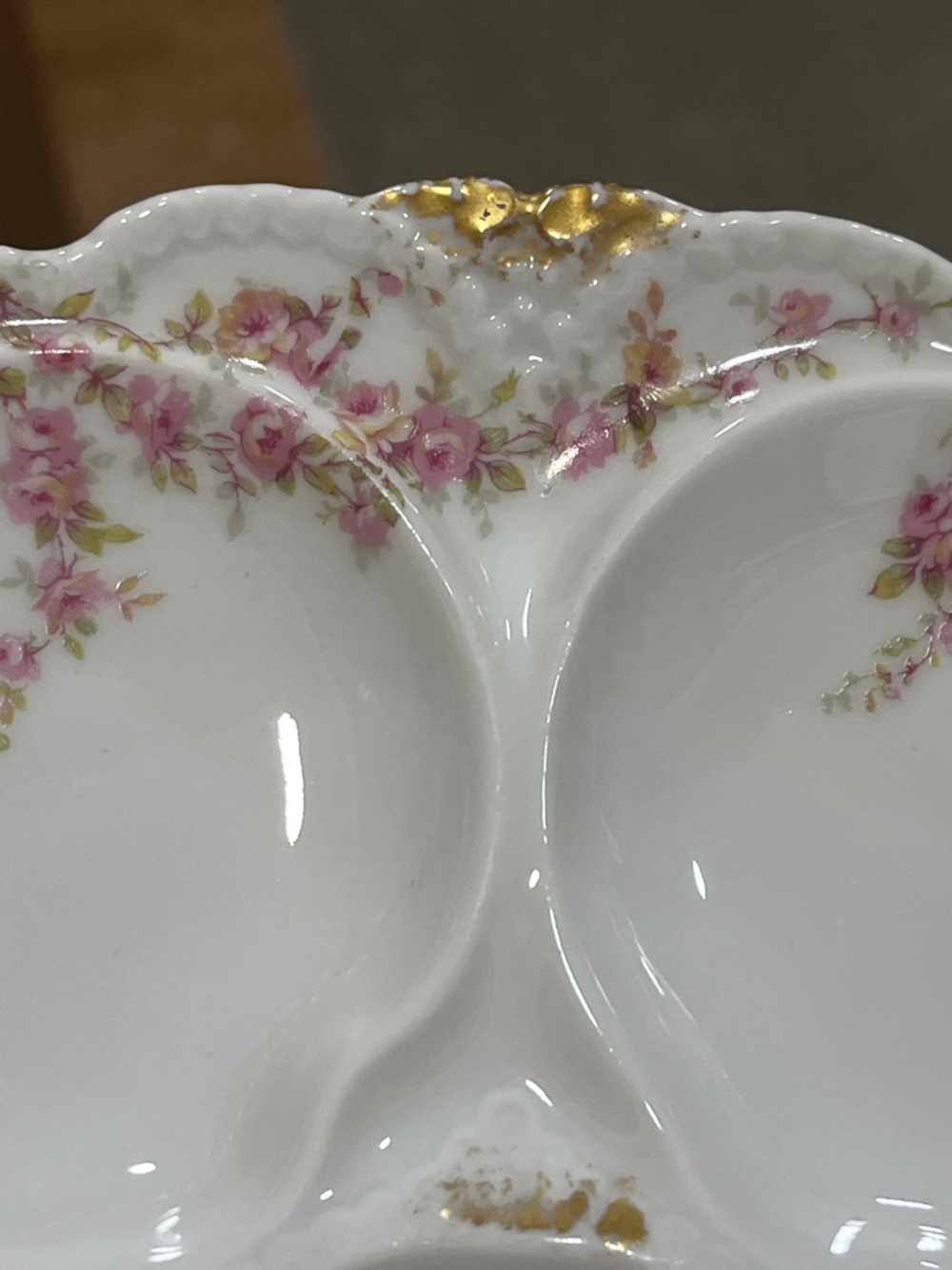Limoges White Porcelain Floral Oyster Plate with Pink Rose Sprays and Gold Trim - Picture 3 of 12